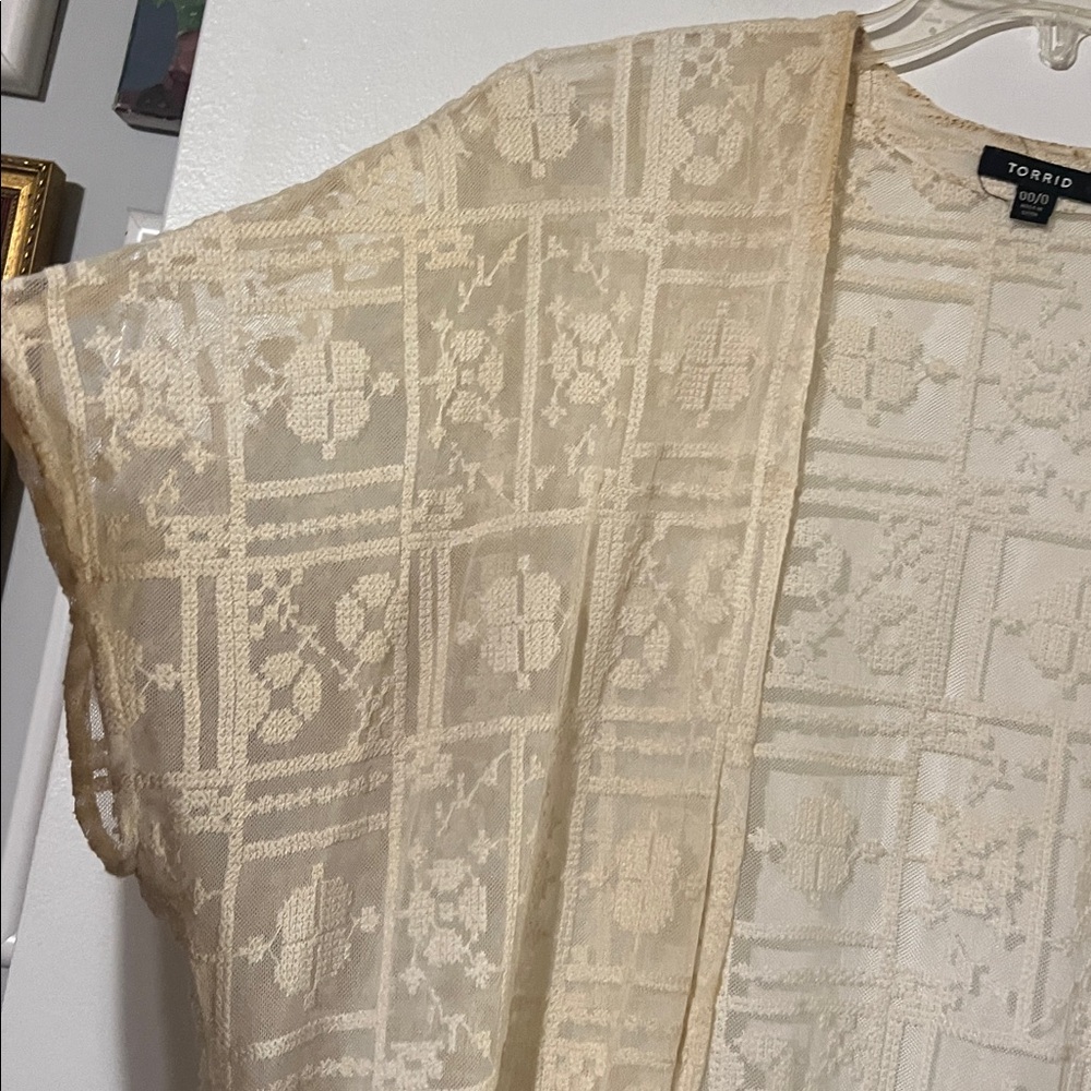 Torrid cream gorgeous lace short sleeve top with fringe detail - Picture 2 of 8